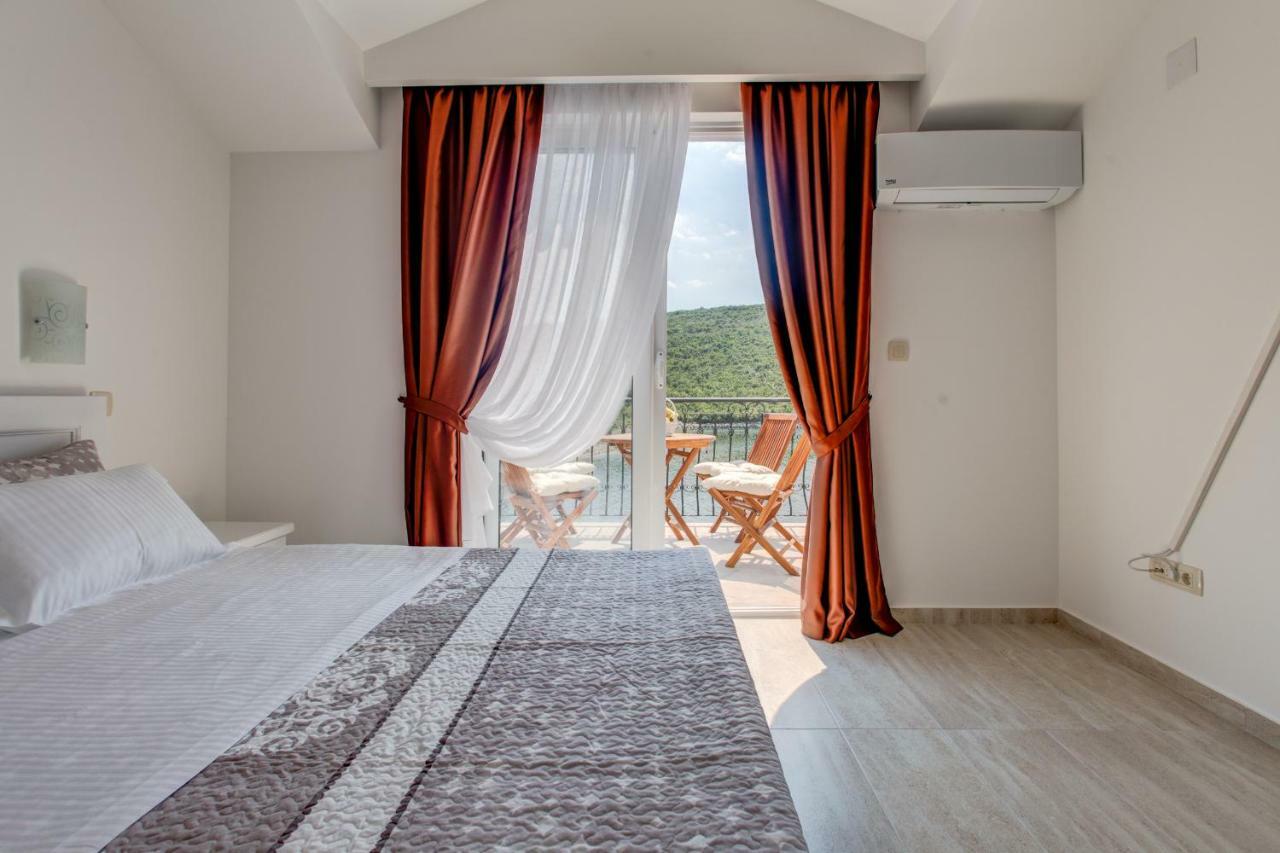 Villa San Apartments Τίβατ Εξωτερικό φωτογραφία